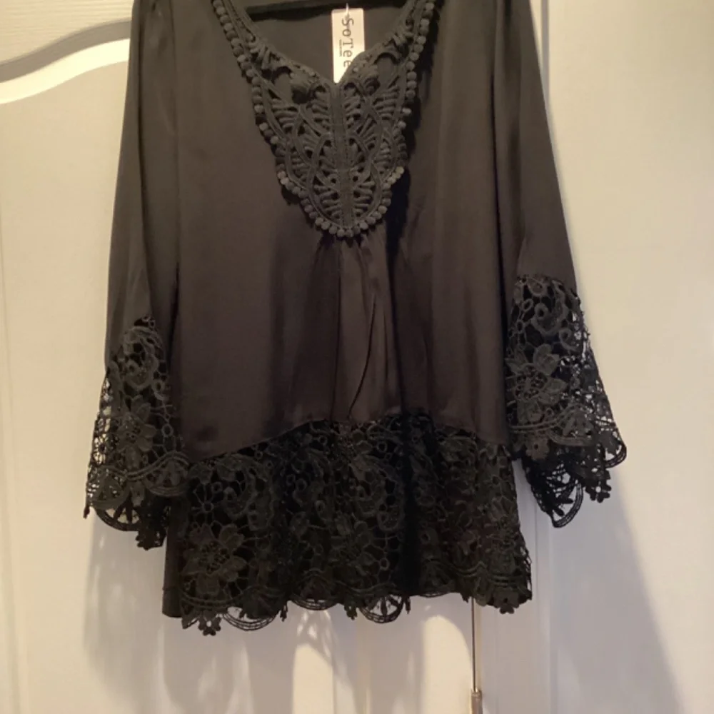 SoTeer V Neck Loose Top Flare Sleeve Lace Splice Blouse - Picture 8 of 8
